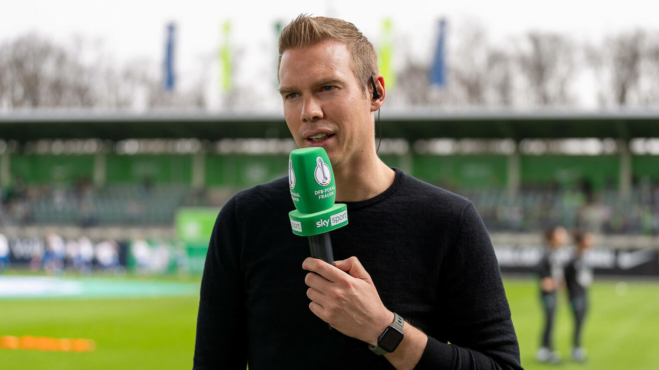Der VfL-Wolfsburg-Trainer Tommy Stroot im Interview.