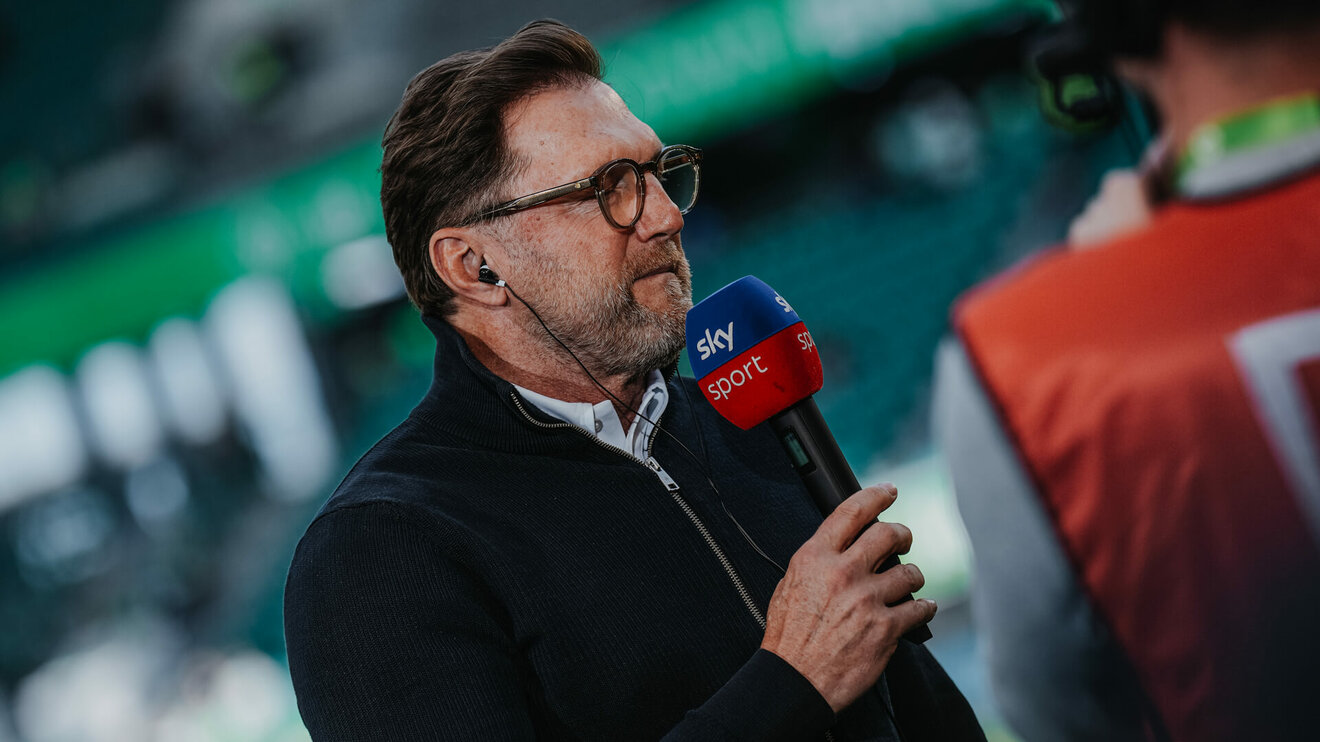 Der VfL-Wolfsburg-Trainer Ralph Hasenhüttl beim Interview.