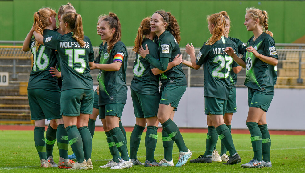 Jubel der zweiten Mannschaft der VfL Wolfsburg-Frauen.