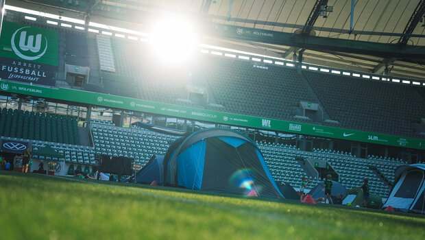 Zelte in der Volkswagen Arena.