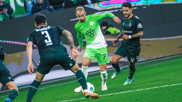 Vladislav Cerny dribbelt gegen Werder Bremen.