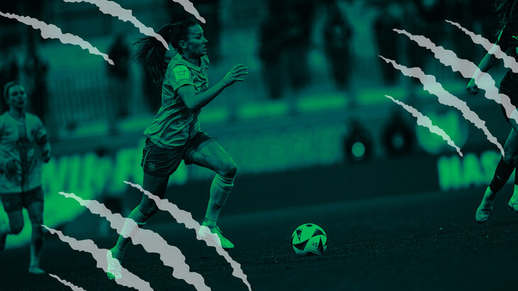 VfL-Wolfsburg Spielerin Joelle Wedemeyer am Ball. Über dem Bild liegt ein grüner Filter. Oben links, rechts und unten links sind jeweils drei weiße Kratzer im Bild, die die Wolfsspuren signalisieren sollen.