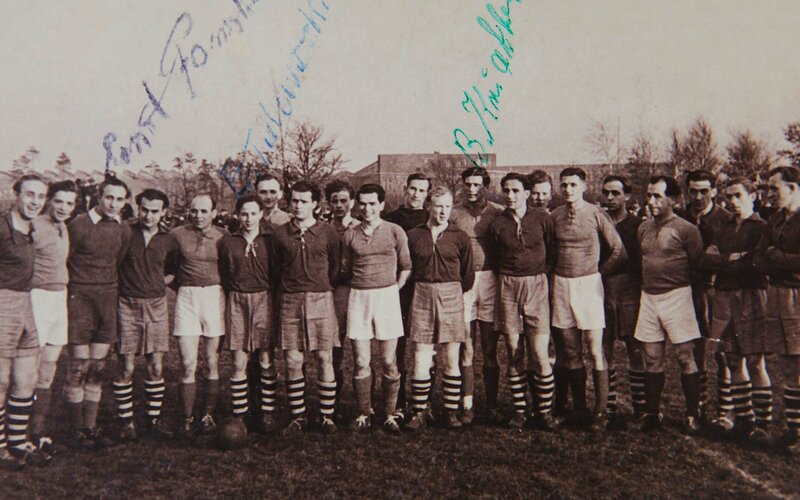 Ein historisches Bild der Mannschaft vom VfL Wolfsburg.