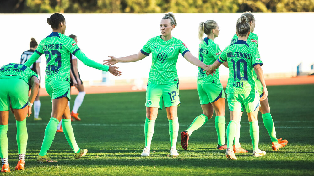 Torjubel der VfL-Frauen des VfL Wolfsburg während des Spiels gegen Frankfurt. 