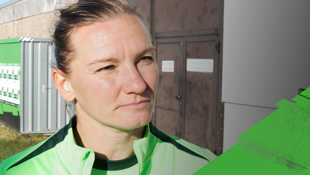 VfL-Wolfsburg-Spielerin Alexandra Popp schaut zur Seite.