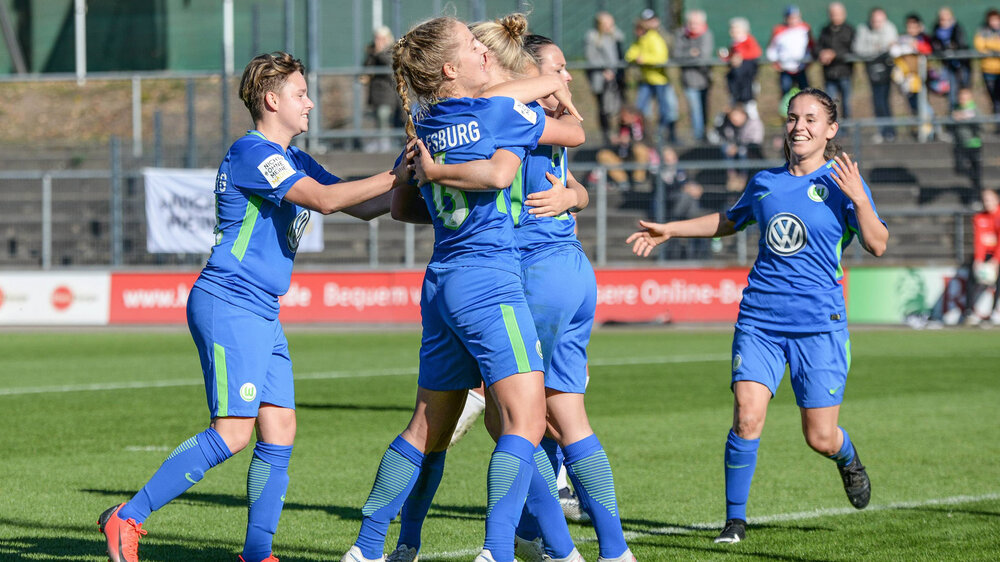 Jubel des U20-Teams der Frauen nach einem Treffer von Anna-Lena Stolze.