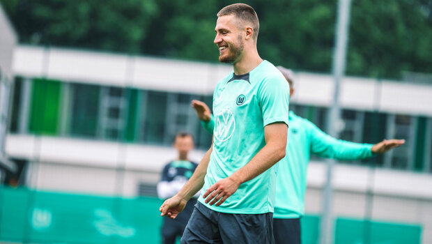 VfL Wolfsburg Spieler Svanberg in der ersten Trainingseinheit der neuen Saison.