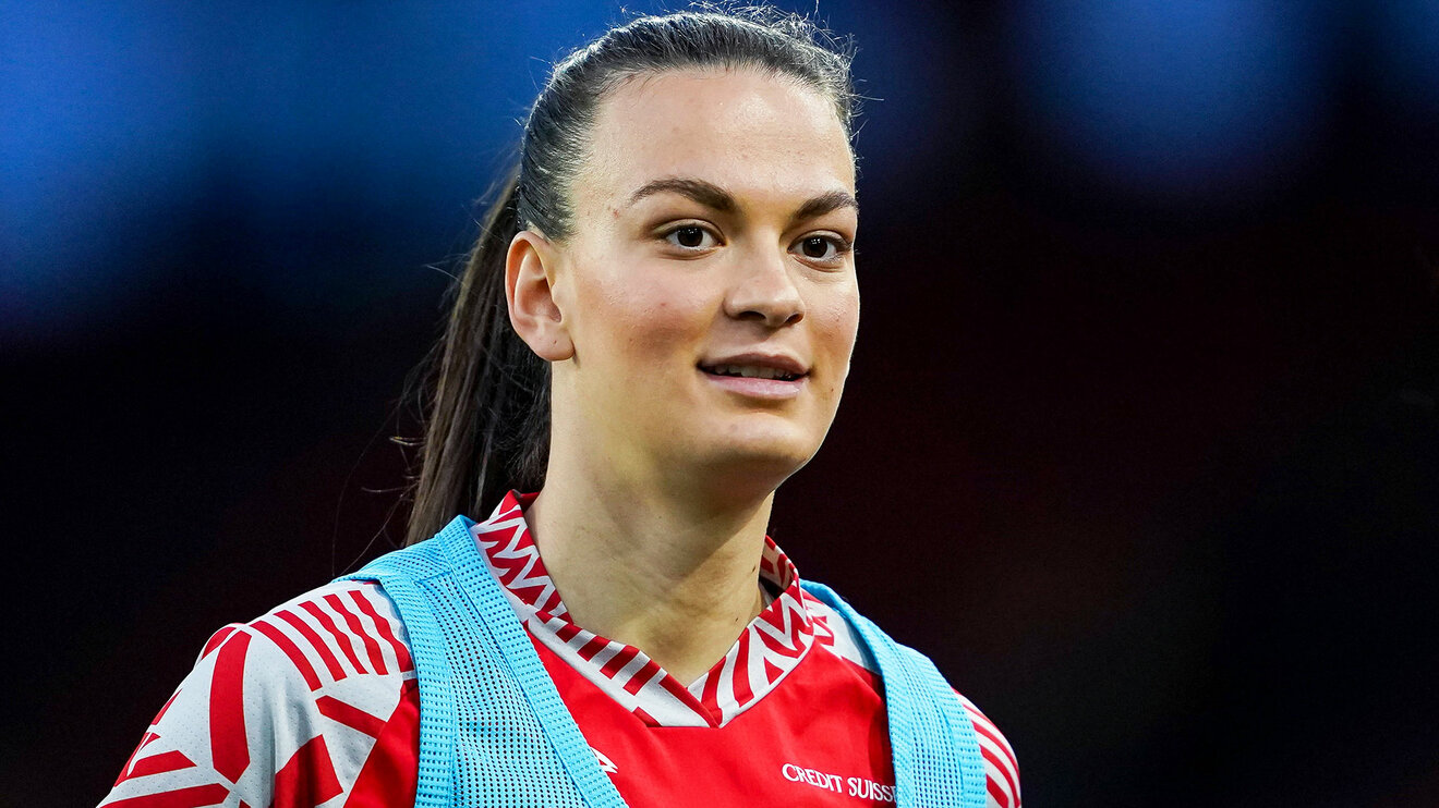 VfL-Wolfsburg-Spielerin in einer Porträtaufnahme während eines Länderspiels der Schweiz.