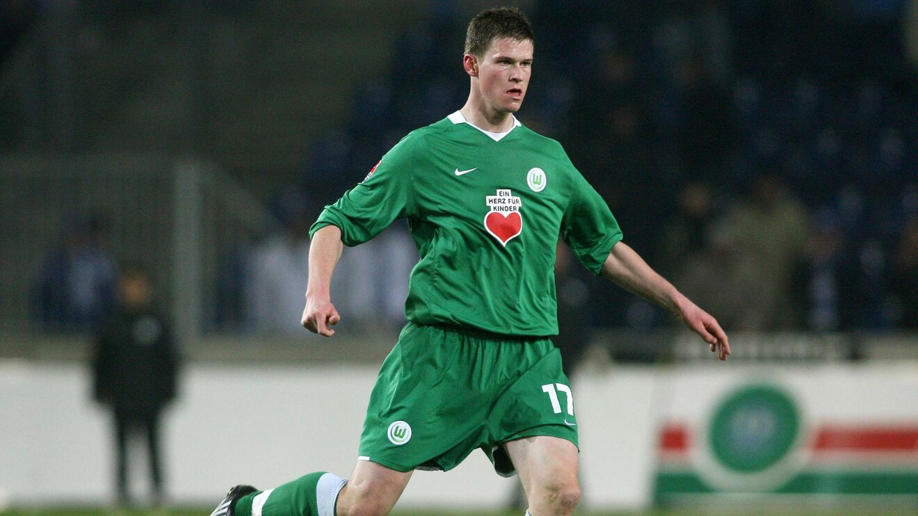 Der ehemalige Spieler des VfL Wolfsburg Alexander Madlung läuft über das Feld.
