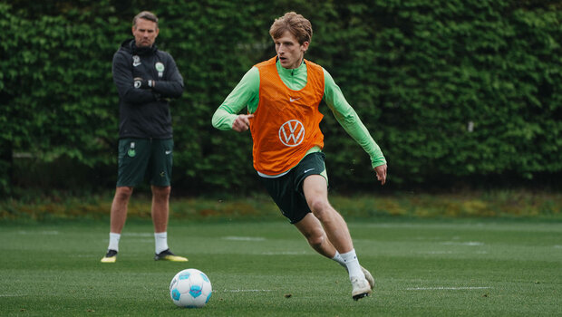 VfL-Spieler Mads Roerslev läuft über den Trainingsplatz.