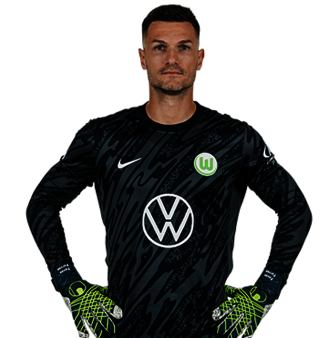 Der VfL Wolfsburg Spieler Pavao Pervan posiert mit den Händen in der Hüfte.