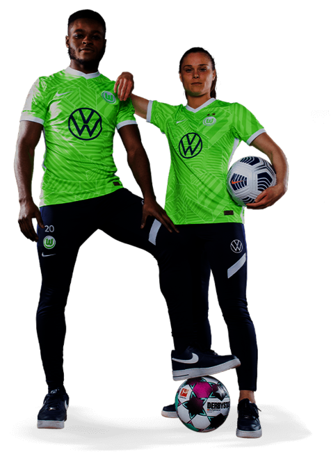 VfL Wolfsburg Spieler Baku und Pajor posieren mit Bällen im Wolfsburg Trikot.