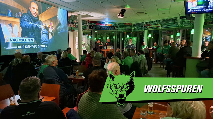VfL Wolfburg Funktionär Schindzielorz spricht auf einem Fantreffen im Fanhaus des VfL Wolfsburg.