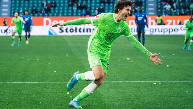 VfL Wolfsburg Spieler Jonas Wind beim Torjubel.
