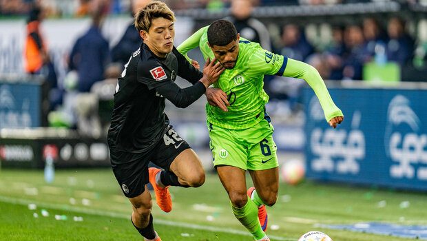Laufduell von VfL-Wolfsburg-Spieler Otavio im Spiel gegen Freiburg.