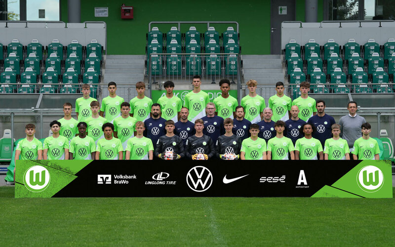 Mannschaftsbild der U17 vom VfL Wolfsburg.