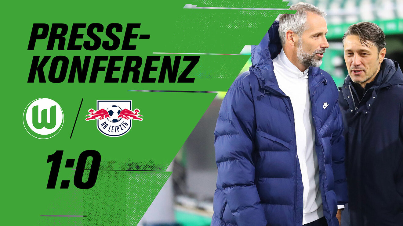 VfL Wolfsburg Trainer Kovac spricht am Spielfeldrand mit Trainerkollege Marco Rose.