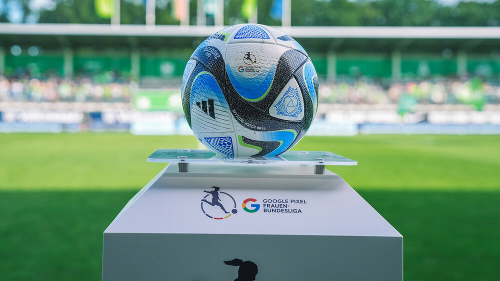 Der Spielball der Google Pixel Frauen-Bundesliga.