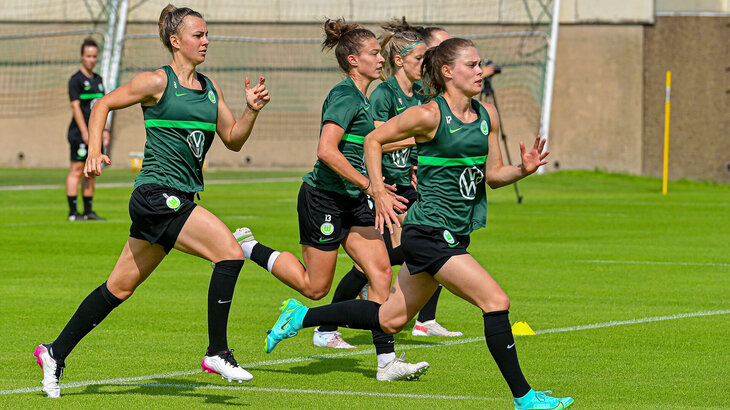Die Spielerinnen des VfL Wolfsburgs während einer Trainingseinheit.