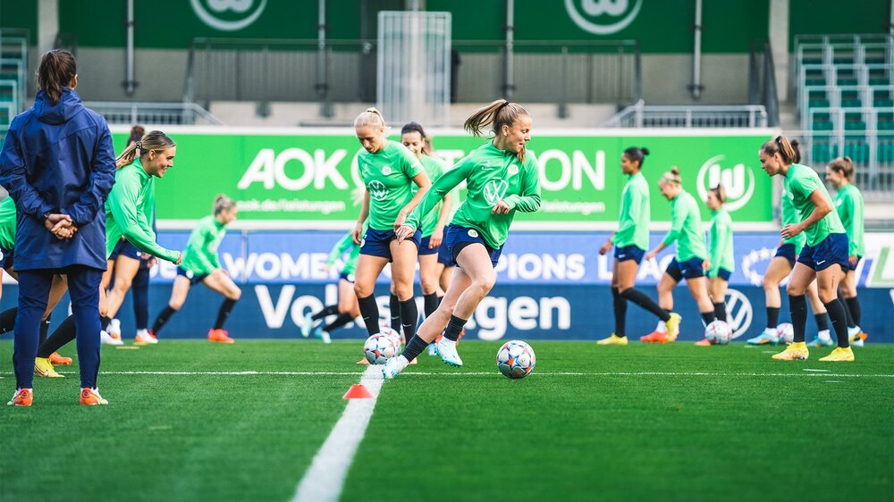 Die Frauenmannschaft des VfL-Wolfsburg bei einer Trainingseinheit vor dem Spiel in der UWCL.