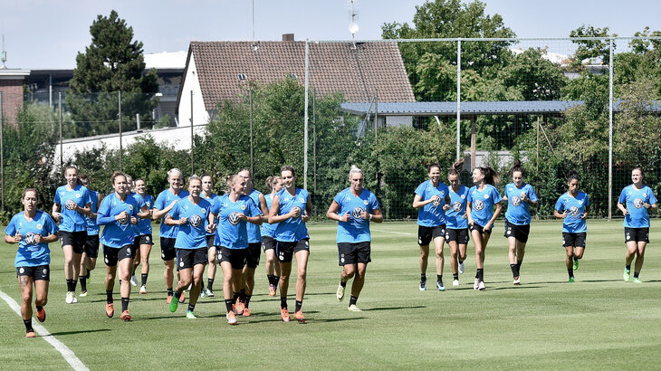 The VfL ladies during the first training session of the 2ß18/19 season. 