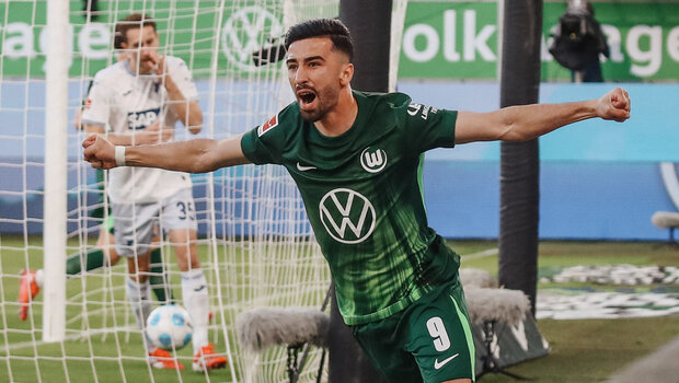 VfL-Wolfsburg Spieler Mohammed Amoura jubelt.