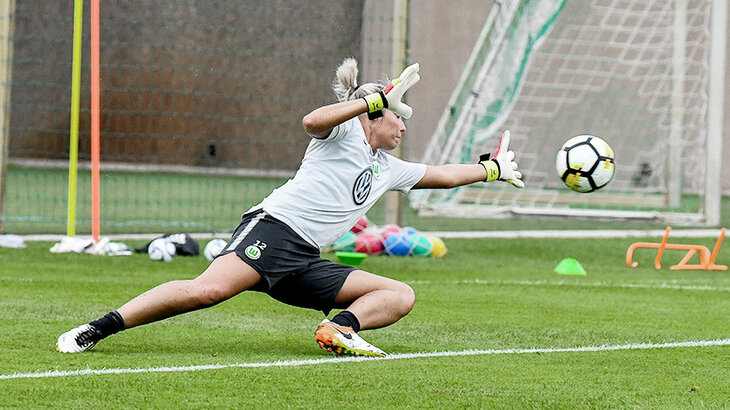 VfL goalkeeper Jana Burmeister must undergo a knee arthroscopy. 