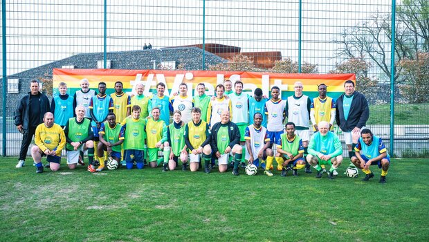 Gruppenfoto bei den Vielfaltswochen des VfL-Wolfsburg.