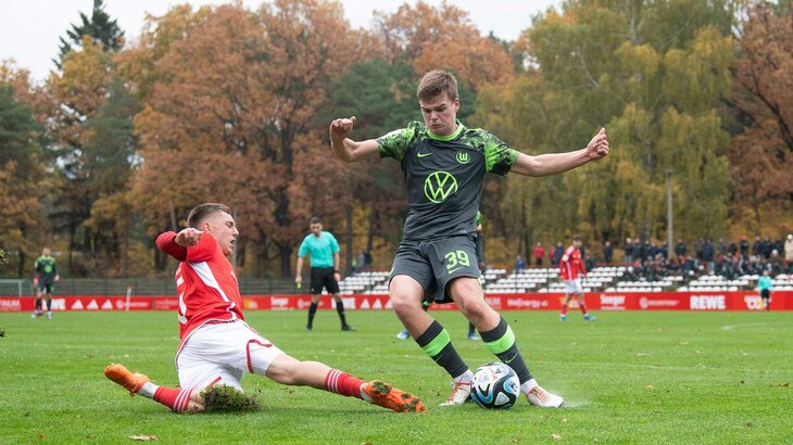 U19 Nachwuchsspieler des VfL Wolfsburg im Spiel gegen Union Berlin.