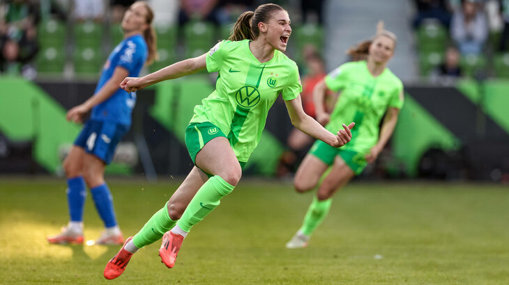 Eine Spielerin vom VfL-Wolfsburg die jubelt. 