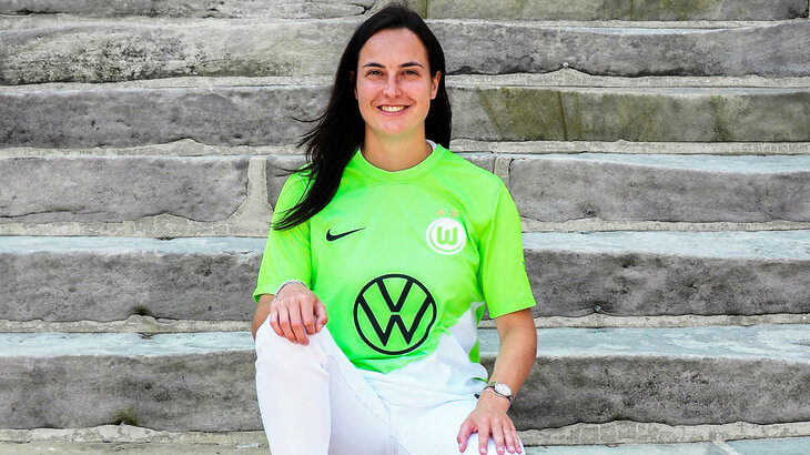Die VfL-Wolfsburg-Spielerin Caitlin Dijkstra im Trikot der Wölfe.