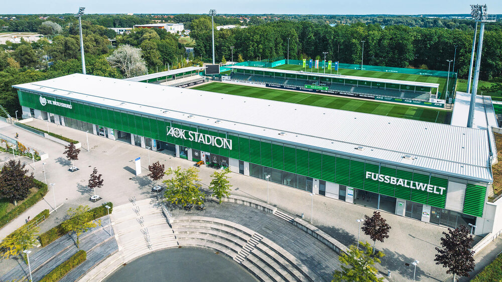 Eine Panoramaaufnahme des AOK Stadion vom VfL Wolfsburg.