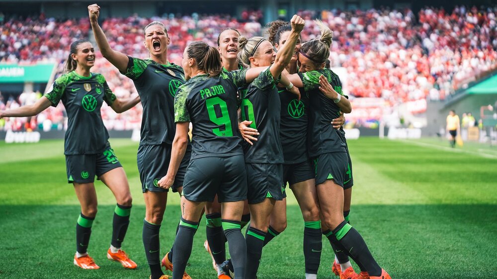 [Bild: csm_240515-jubel-vfl-wolfsburg-frauen_bd11672c0f.jpg]