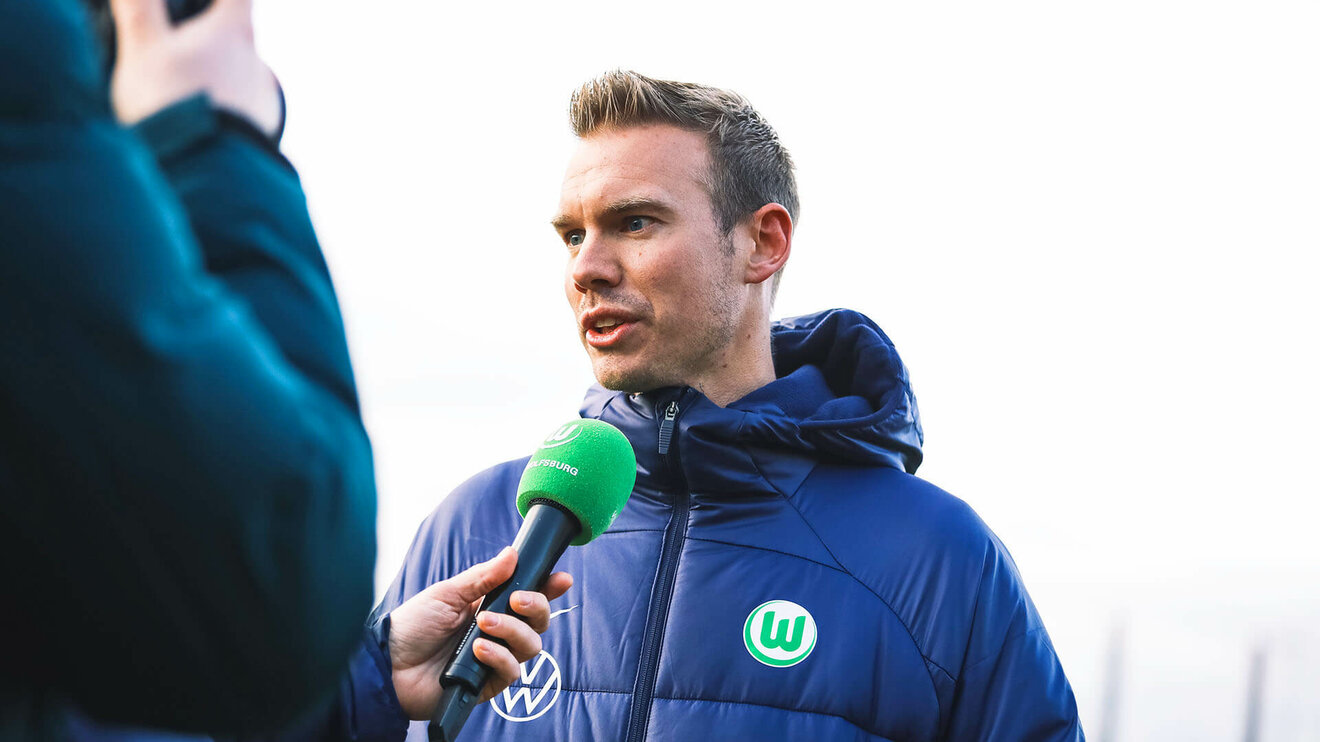 VfL Wolfsburg Frauen Trainer Stroot im Interview.