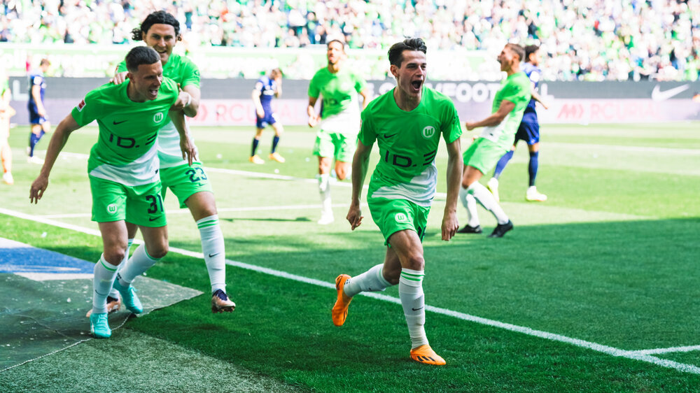VfL-Wolfsburg-Spieler Kaminski freut sich über sein Tor.