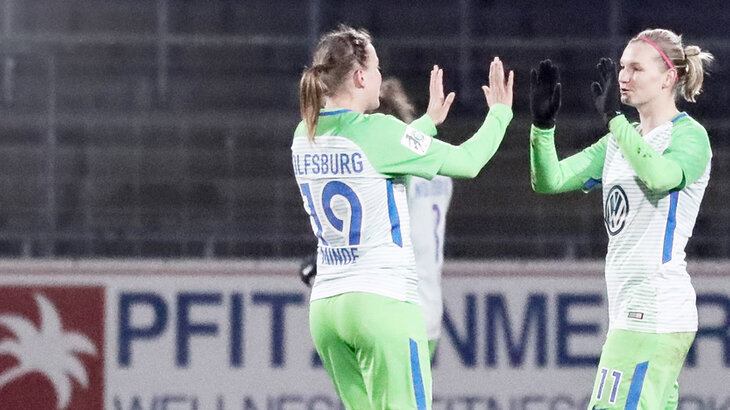 Christine Minde and Alexandra Popp celebrate the win against Hoffenheim. 