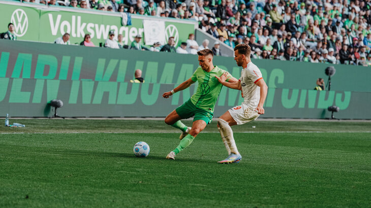 VfL-Spieler Kilian Fischer im Zweikampf.