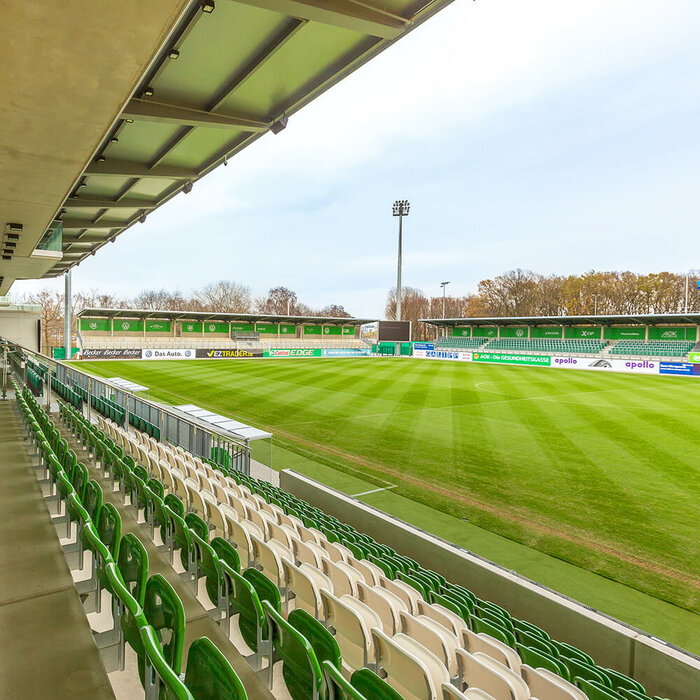 Das AOK Stadion des VfL Wolfsburg von innen in der Totale.