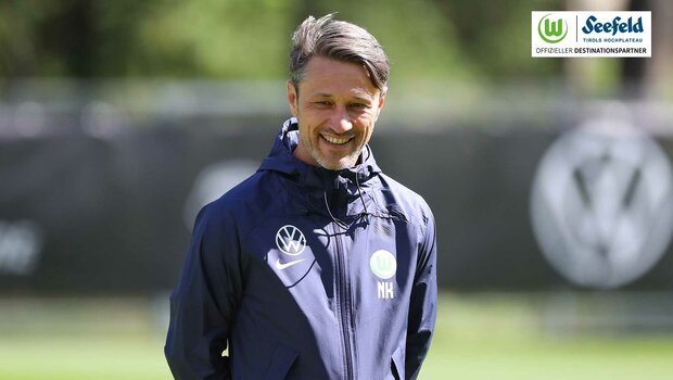 Cheftrainer Nico Kovac vom VfL Wolfsburg beim Training.