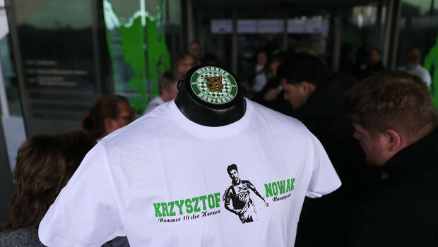 Ein Sondershirt zum 20. Todestag von Krzysztof Nowak.
