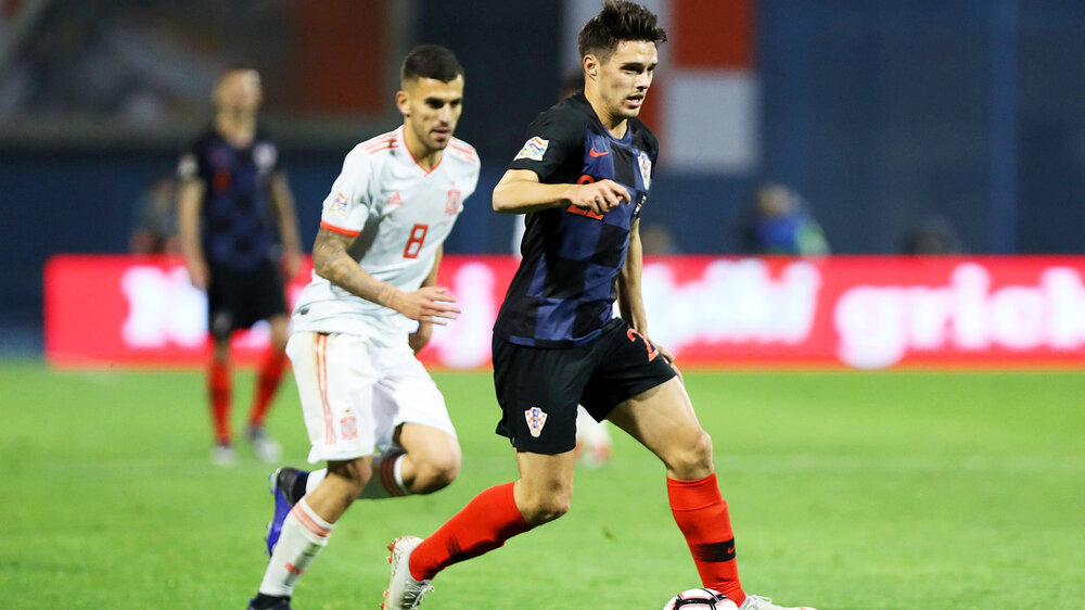 Josip Brekalo dribbling with ball in the match against Spain.