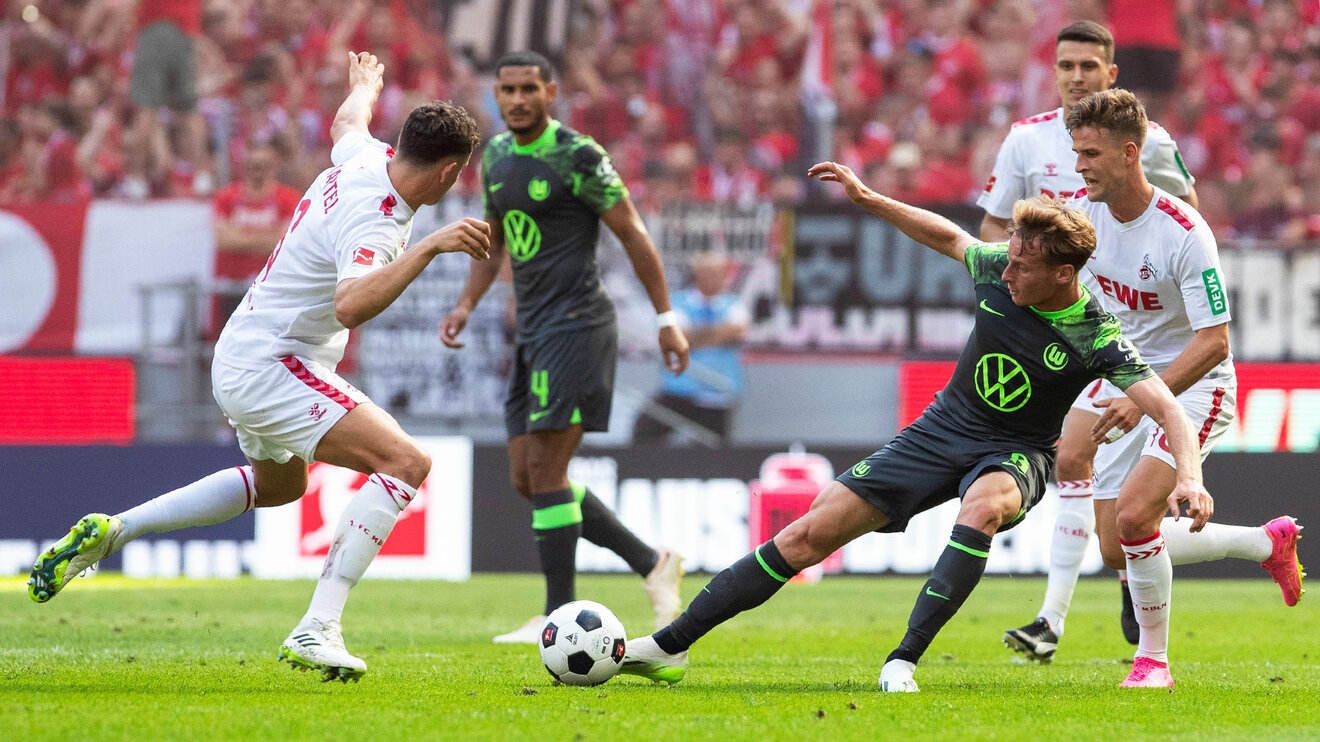 Der VfL-Wolfsburg-Spieler Cozza im Zweikampf.