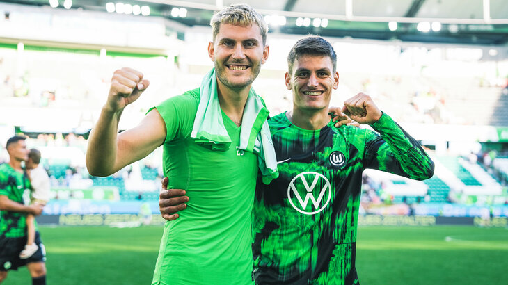 Die Torschützen des VfL Wolfsburg Wind und Maehle nach dem Sieg gegen Union Berlin.