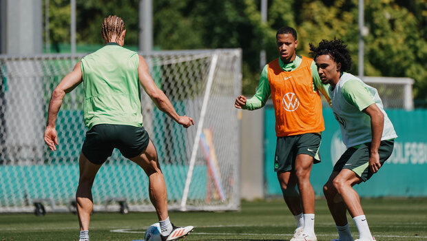 Spieler des VfL Wolfsburg beim Training.