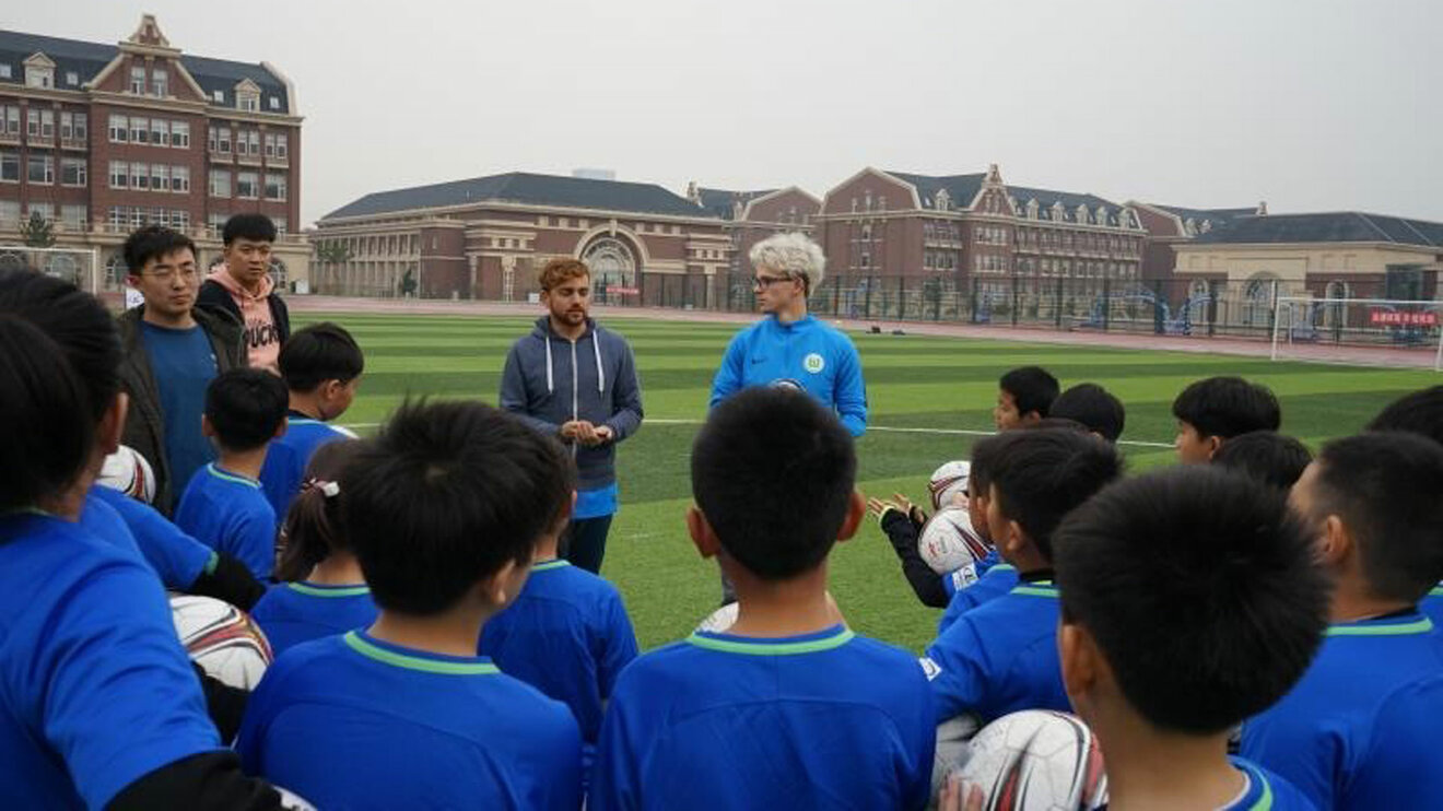 VfL-Wolfsburg Fußballcamp in China.
