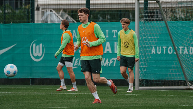 Der Wolfsburg-Spieler Andreas Skov Olsen im Training.