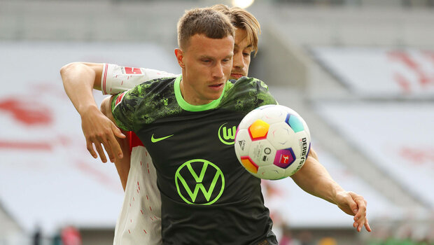 Der VfL-Wolfsburg-Spieler Yannick Gerhardt im Zweikampf.