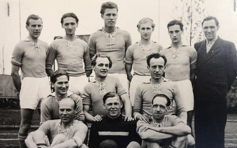 Ein historisches Mannschaftsfoto des VfL Wolfsburg.