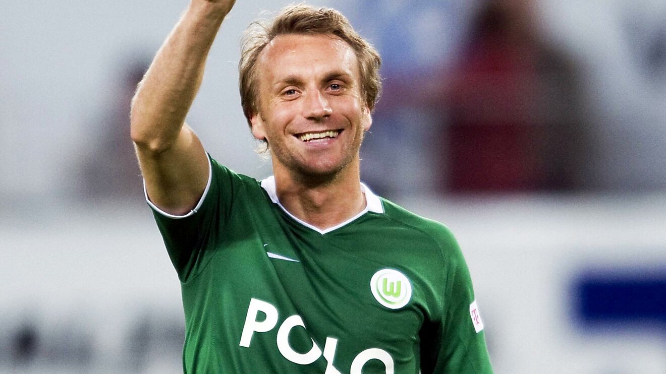 Der ehemalige Spieler des Sebastian Schindzielorz des VfL Wolfsburg lächelt.