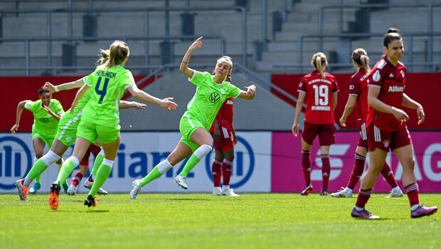 Die VfL Wolfsburg-Spielerin Jill Roord jubelt nach ihrem Tor.